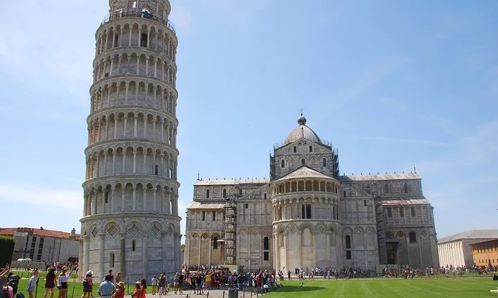 Private 8 hours Tour to Pisa and Lucca from Florence