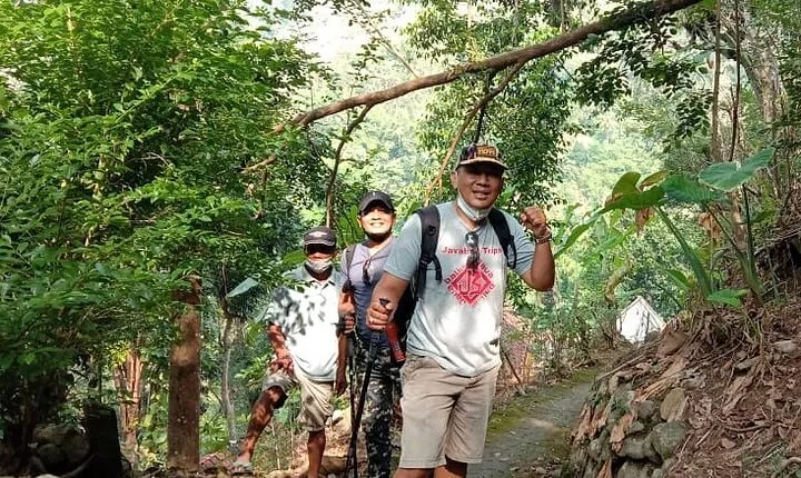 Private Prahu Hill Hiking and Javanese Cuisine Experience