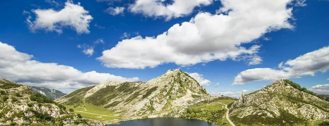 Day trip to Covadonga lakes, sanctuary, Cangas and Lastres from Gijón