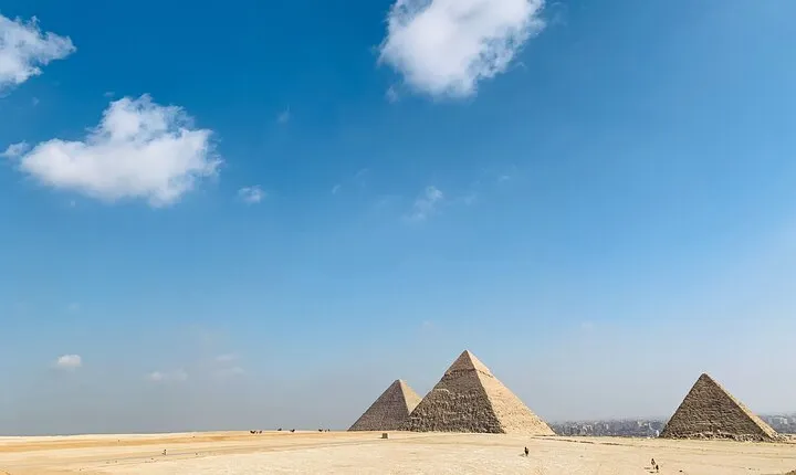 Private Egyptian Museum and Giza Pyramids Tour from Alexandria