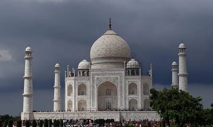 Overnight at Taj with Cultural Show 