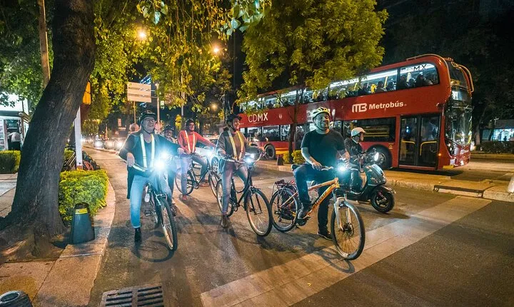 Night Street Food & Bike Tour / Small Groups /All Inclusive