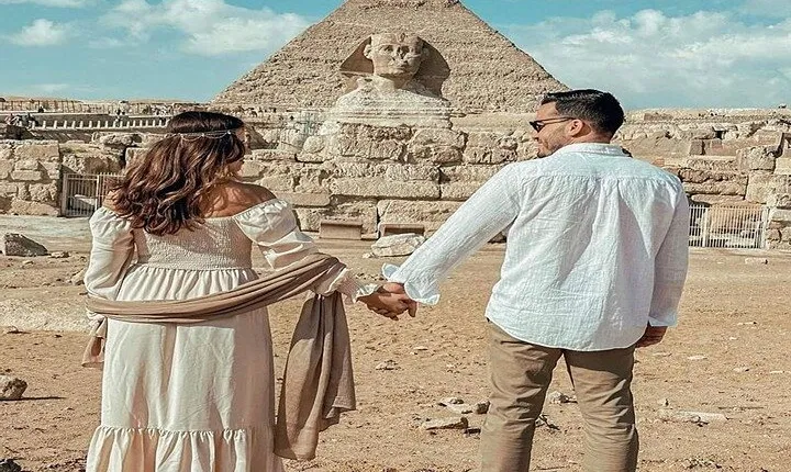  Private day tour to Giza Pyramids,Sphinx,Egyptian Museum