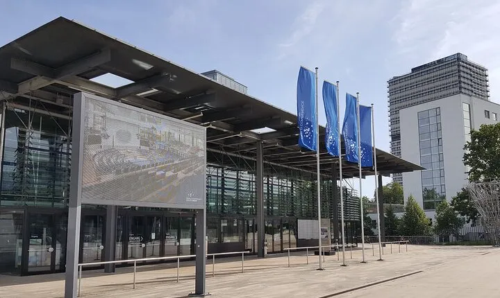 Private tour: Bonn Republic - Former government district