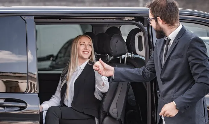Private transfer from BRU Airport to Bruges with Mercedes V class 7 pax