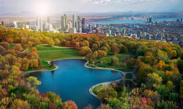Full-Day small-group Montreal tour with Pickup and a Local Taste 