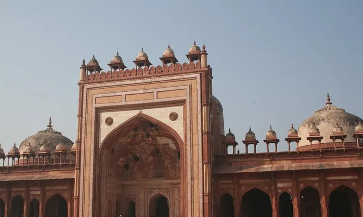 Guided Fatehpur Sikri & Abhaneri Tour From Agra To Jaipur By Car