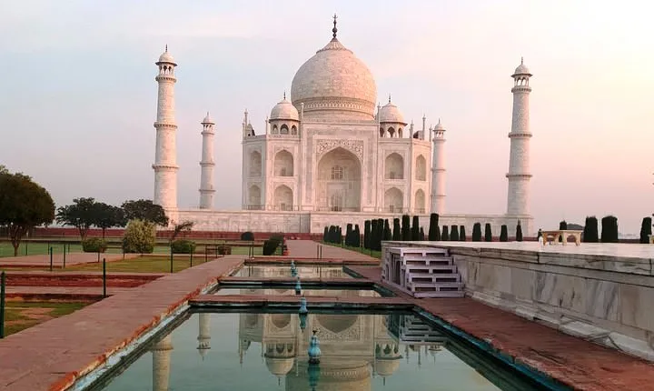 Private Transfer From New Delhi Airport /Hotel to Agra 