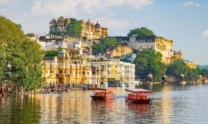 Private Day Trip to Kumbhalgarh Fort and Ranakpur from Udaipur