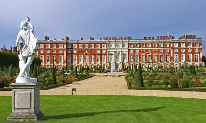 London and Hampton Court Palace Private Tour with Admission