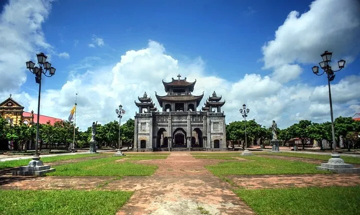 From Hanoi to Ninh Binh Tam Coc and Phat Diem Private Tour