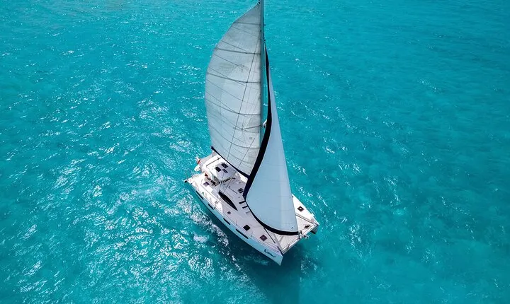 Isla Mujeres Luxury Catamaran Sailing plus Lunch and Open Bar