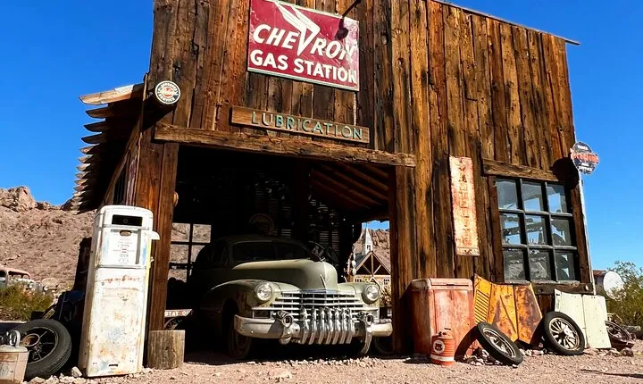 Small Group Ghost Town, 7 Magic Mountains, Las Vegas Sign