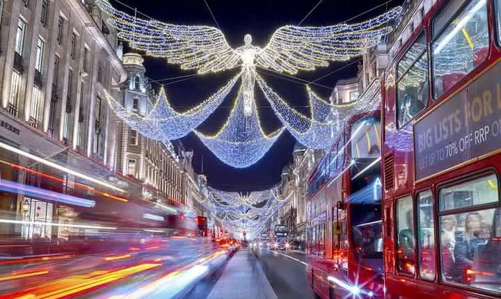 London Christmas Eve With 3 Course Dinner and Midnight Mass