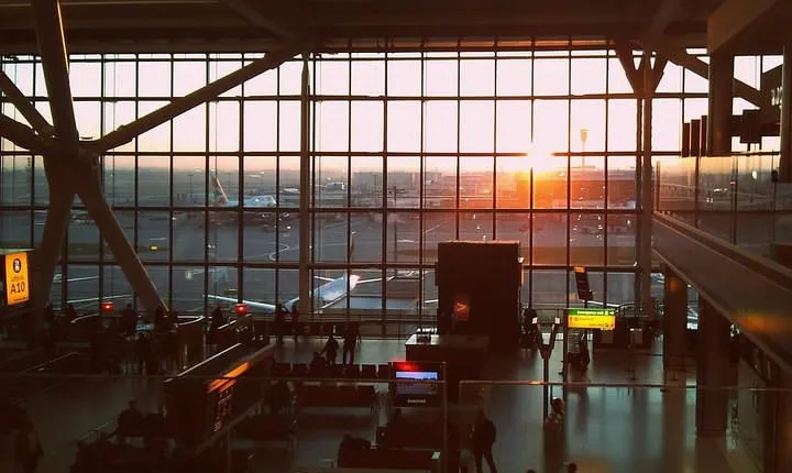 Private ONE WAY transfer from/to airports from/to London