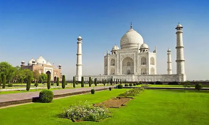 Private One Day Tour of Taj Mahal, Agra Fort & Fatehpur Sikri from New Delhi