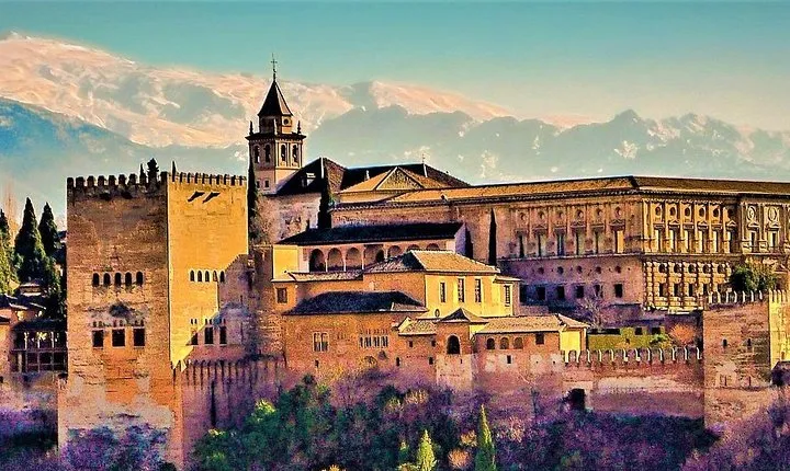 Full Alhambra tour with preferential access (SPANISH language)