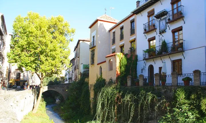 Albayzin and Sacromonte Guided Walking Tour in Granada