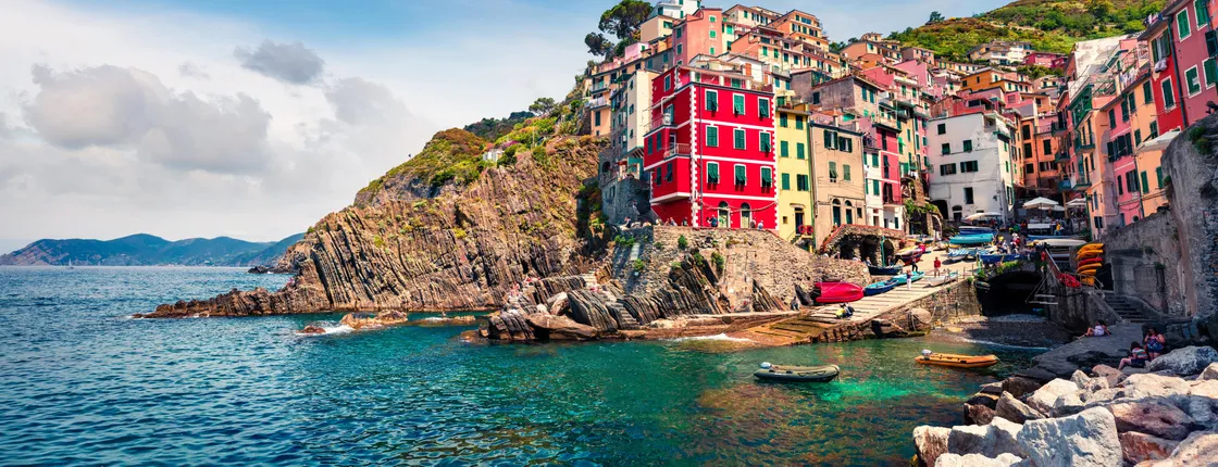 Vertical vineyards tour in Riomaggiore with wine tasting