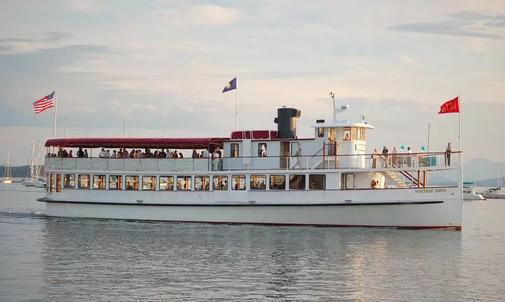 New England Fall Foliage Lunch Cruise in Boston Harbor