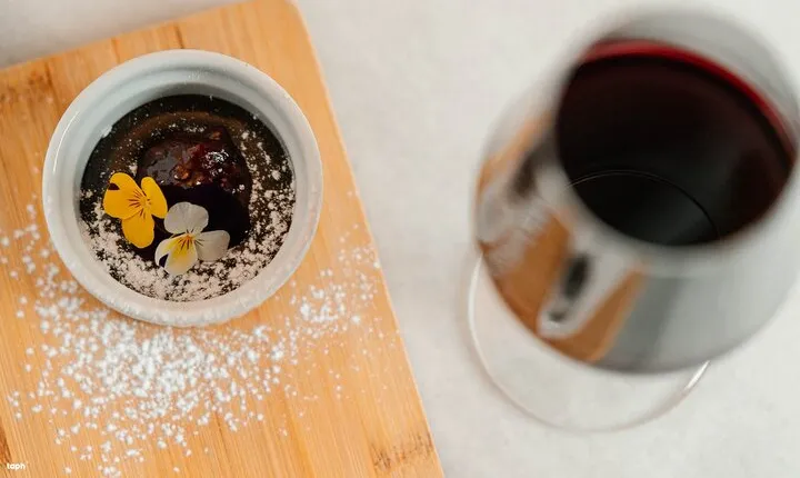 Cheers to 6 Island Wines tasting and food pairing in Athens
