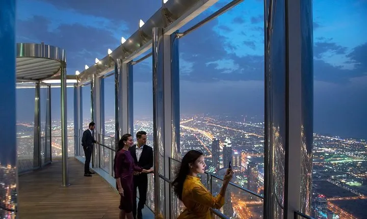 Enjoy Burj Khalifa With Dinner in One Of The Tower Restaurants