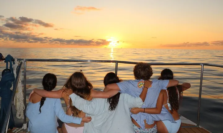 Oahu: Snorkel Sunset Cruise, Dolphin Watch with Hawaiian Buffet