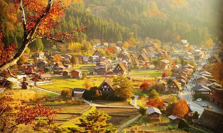 Shirakawago & Takayama Bus Tour from Nagoya w/Optional Lunch