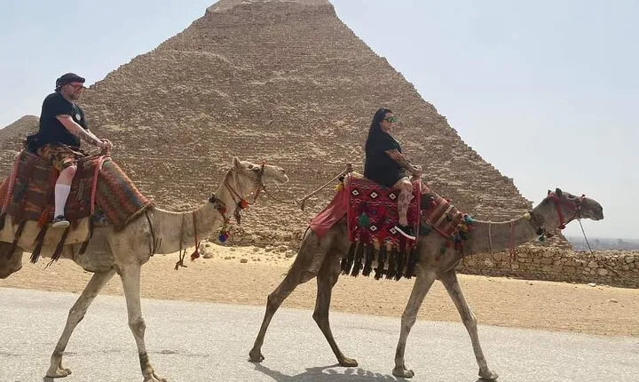 Guided tour to Pyramids of Giza, Sakkara & Memphis: Private Tour with Lunch