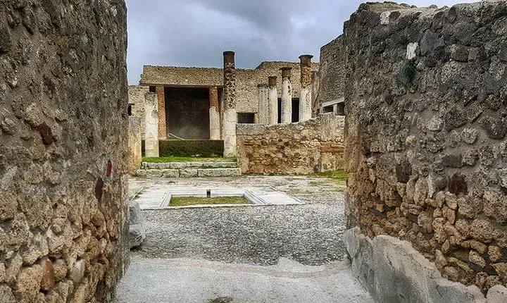 Pompeii and Amalfi Coast Private Day Trip with Pick Up