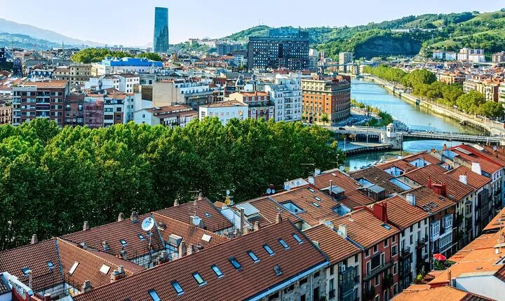 Bilbao : Highlights Private Bike tour With A Guide