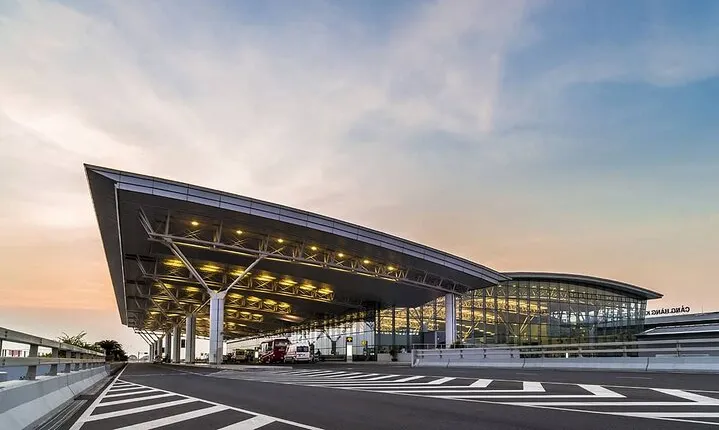Private transfer Noi Bai Airport (HAN) - Hanoi City Center