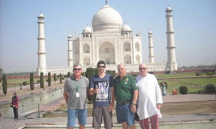 Private 02- Day Tajmahal Sunrise Tour By Flight From Mumbai