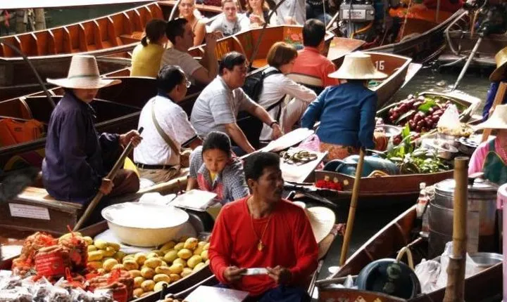 Private Tour: Floating Markets and Suan Sampran Day Trip from Bangkok