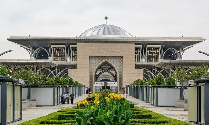 Putrajaya Tour From Kuala Lumpur Includes Batu Cave