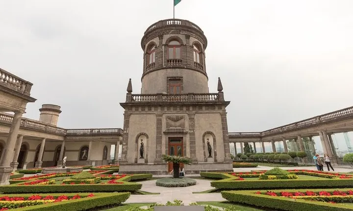 Exclusive Tour to Chapultepec Castle