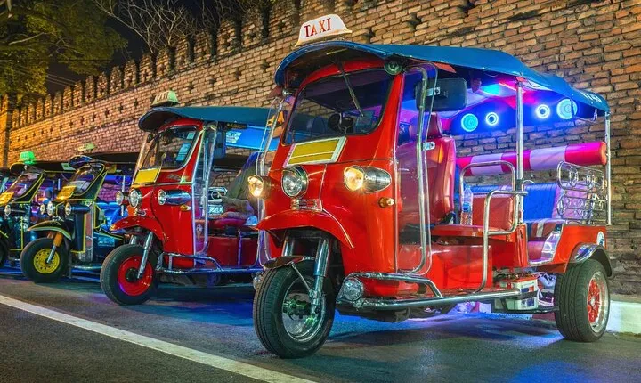 Chiang Mai Temples and Market Tuk Tuk Night Tour