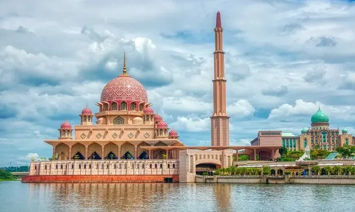 Putrajaya Pink Mosque and Blue Mosque Shah Alam Day Tour