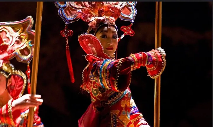 Private Beijing Night Tour: Acrobatic Show and Peking Duck Dinner