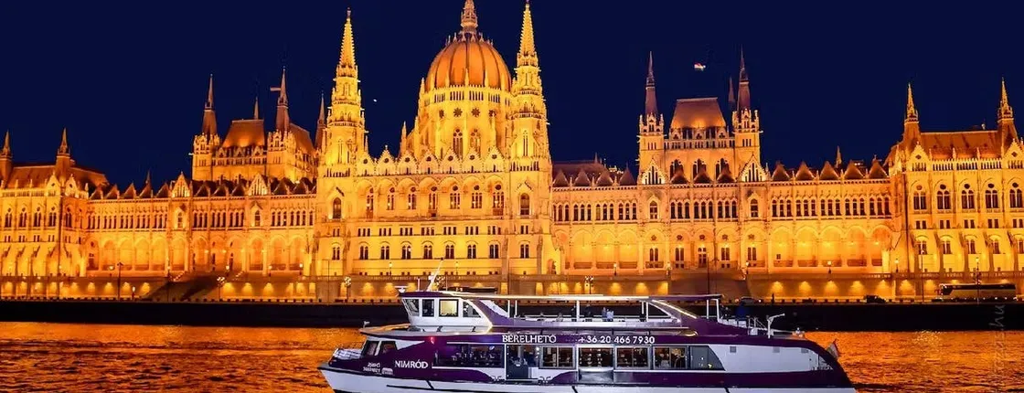 Danube River Cruise with 4-Course Dinner and Piano Battle Show