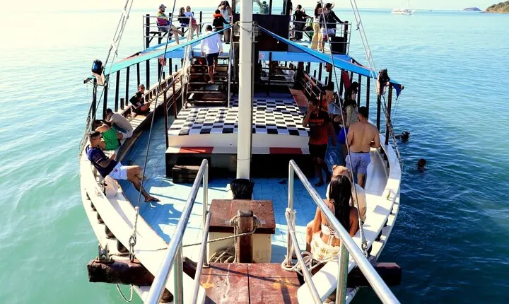 Tour of the most beautiful beaches and islands of Buzios by Buziana Tour