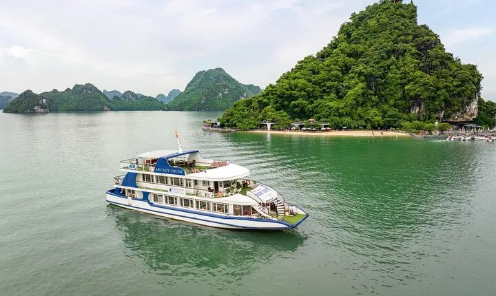 Unique Halong 5 Star Day Cruise: Buffet Lunch, Kayaking & Titops