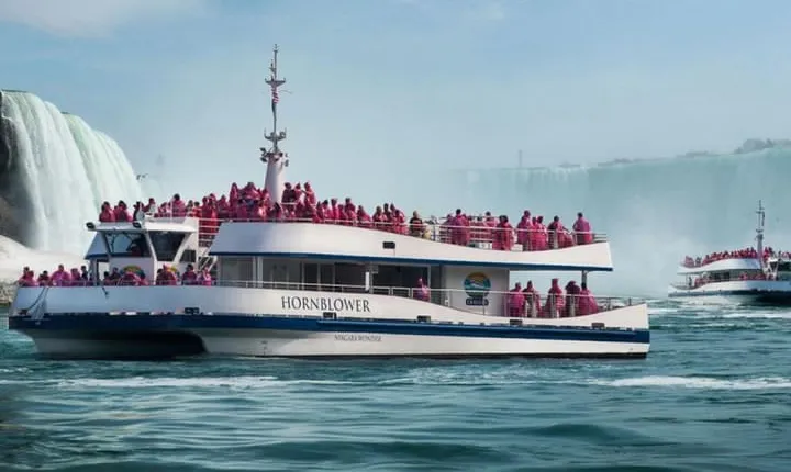 Day-Trip from Toronto to Niagara Falls with skip-the-line boat