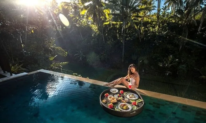 Private Floating Breakfast Jungle Swing and Romantic Spa in Ubud