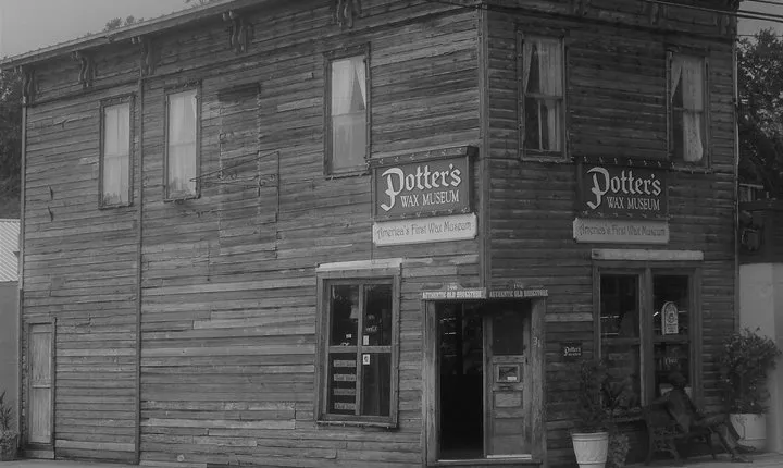 10:30pm Shadows of the Supernatural Tour 