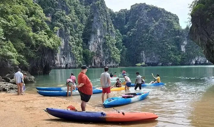 A full day exploring kayaking 3 islands (Talabeng sea cave)