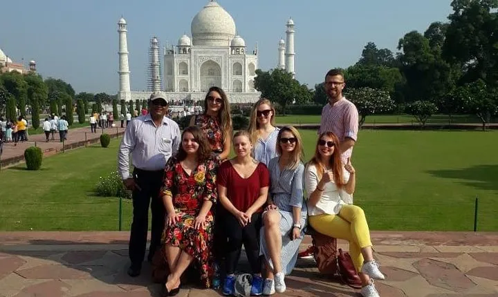 Taj Mahal tour from Delhi Airport