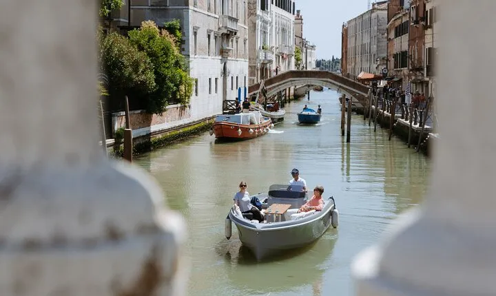 Venice: The secret canals on Electric Boat