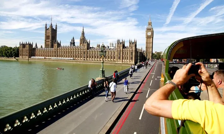 London Vintage Bus Tour Including River Thames Cruise with Optional Lunch