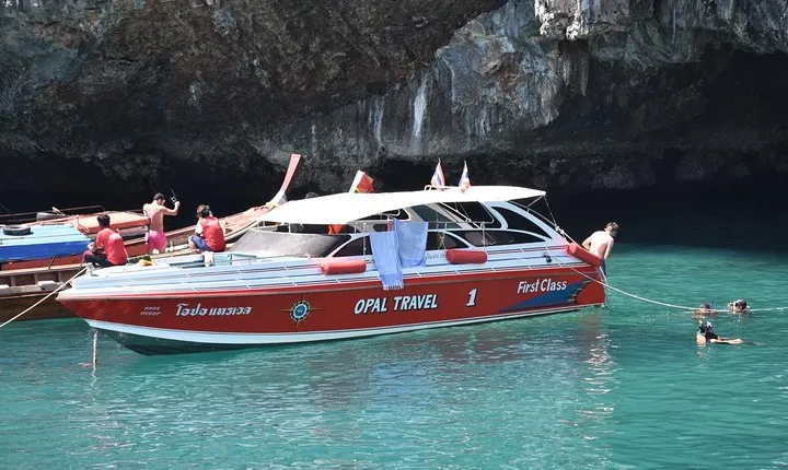 4 Island Snorkel Tour to Emerald Cave by Speed Boat from Koh Lanta